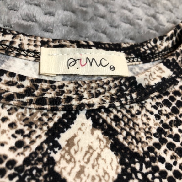 🍭🆕Pinc Snakeskin Blouse with knot in the front - Picture 3 of 6